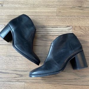 Frye Nora zip black leather bootie, size 8, great condition.